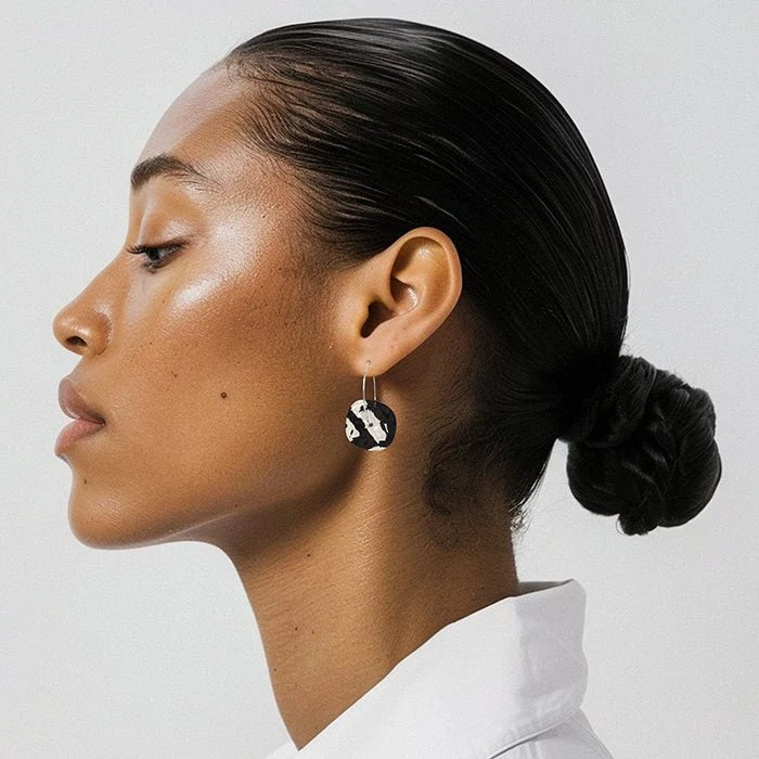 Mingled Aura Hoop Earrings – Black & White Pearl