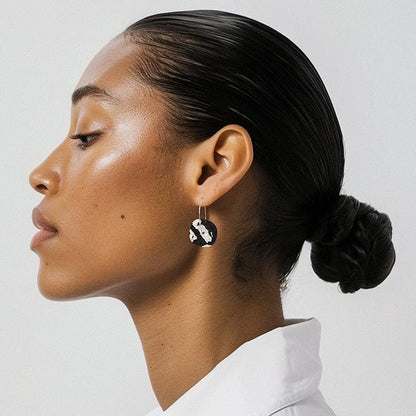 Mingled Aura Hoop Earrings – Black & White Pearl
