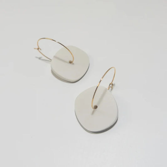 Mingled Aura Hoop Earrings – Matte Ivory Beige