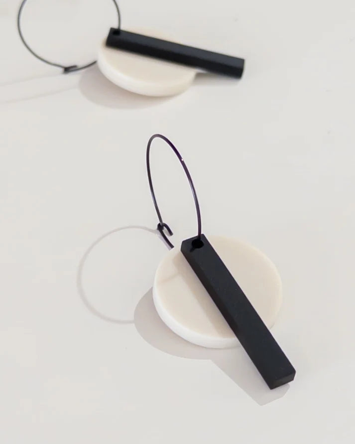 Mingled Black Bar Hoop Earrings – Ivory Beige