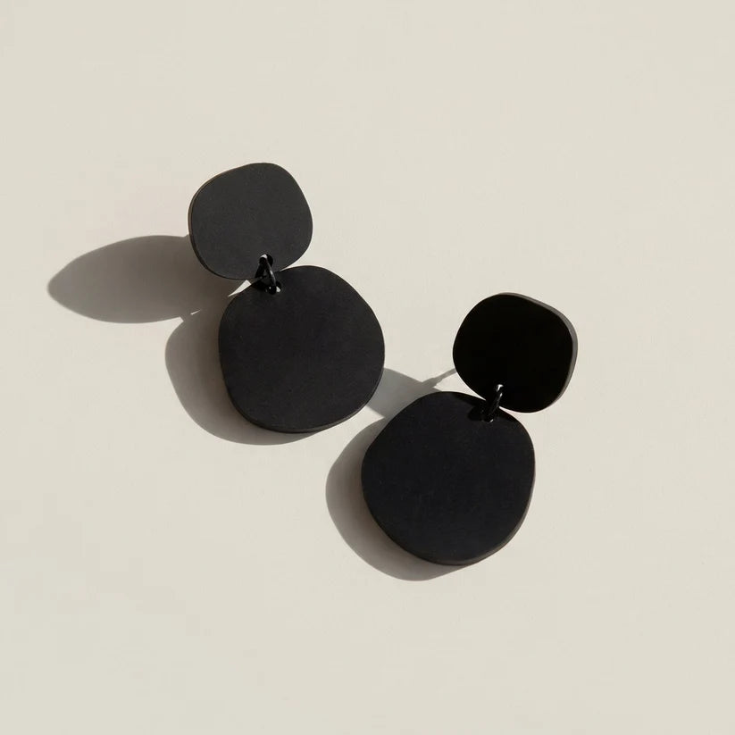 Mingled Boulder Statement Dangle Earrings – Matte Black