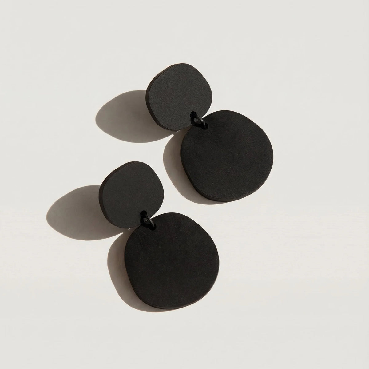 Mingled Boulder Statement Dangle Earrings – Matte Black