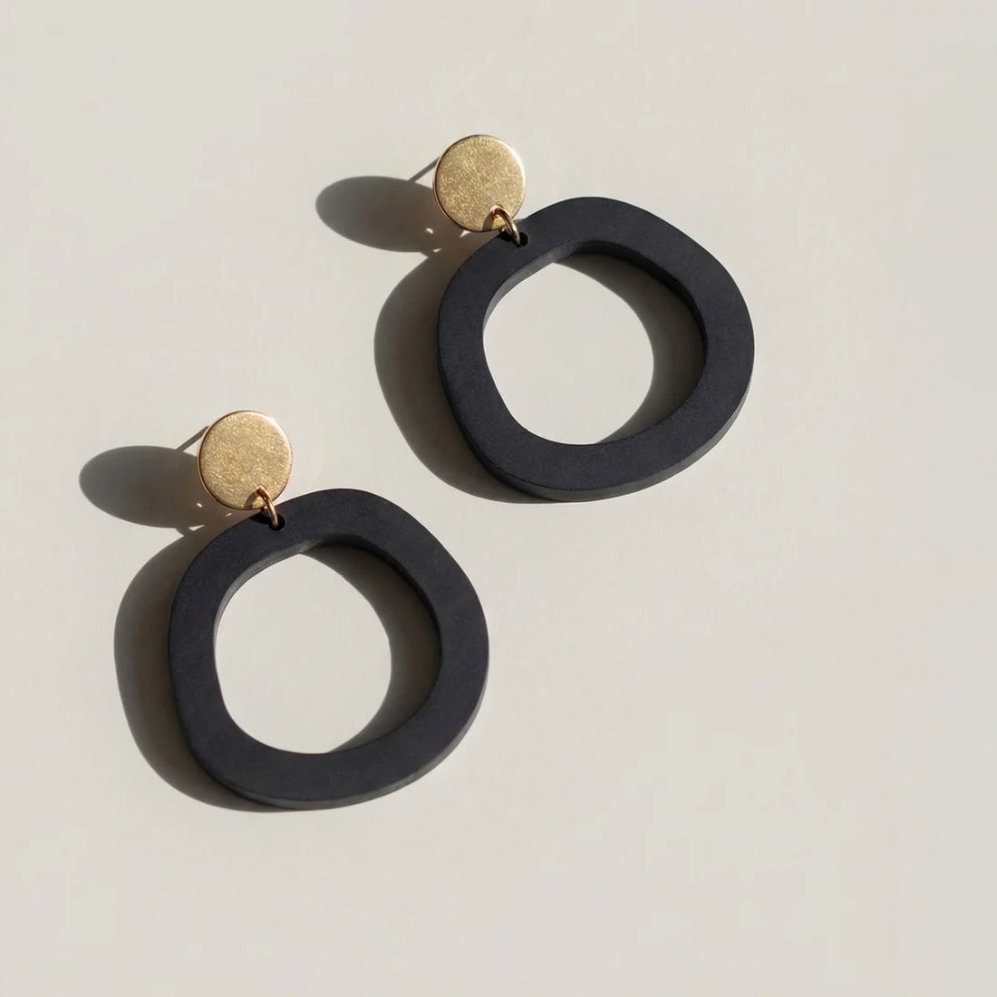 Mingled Charlie Dangle Earrings – Matte Black