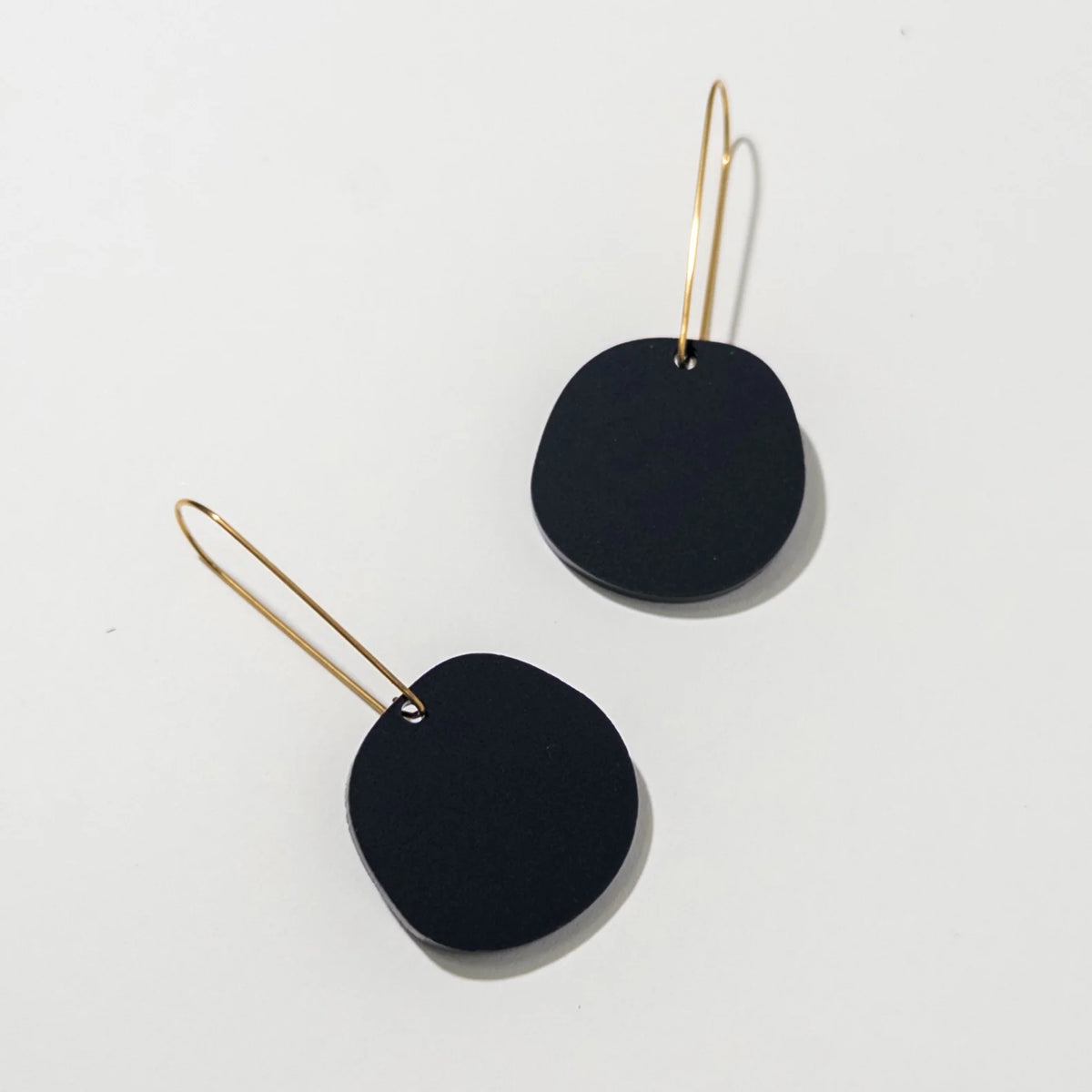 Mingled Organic Dangle Earrings – Matte Black